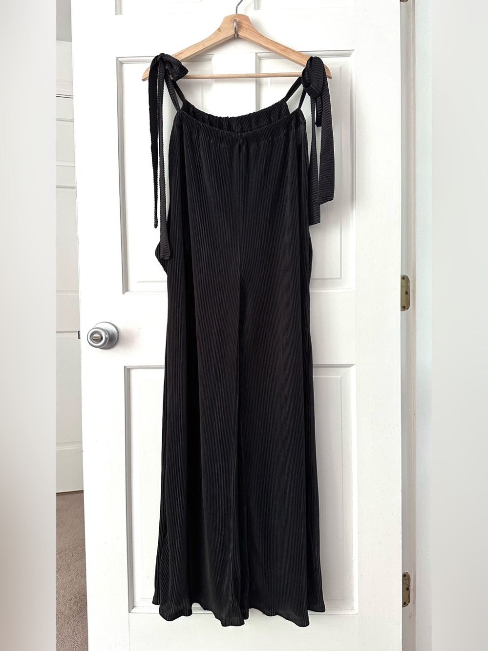 Three Bird Nest Black Plissé Wide Leg Jumpsuit Adjustable Shoulder Ties Size S